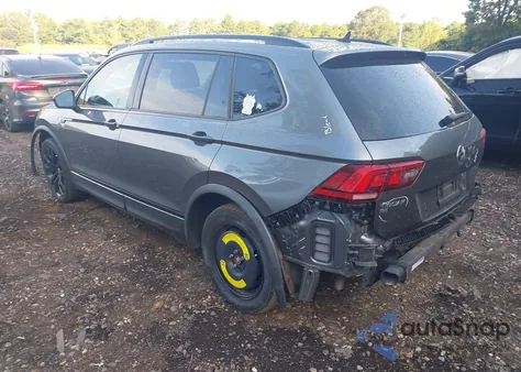 2021 Volkswagen Tiguan Se/Se R-Line Black/Sel z USA, uszkodzony, nr VIN 3VV3B7AX8MM138188